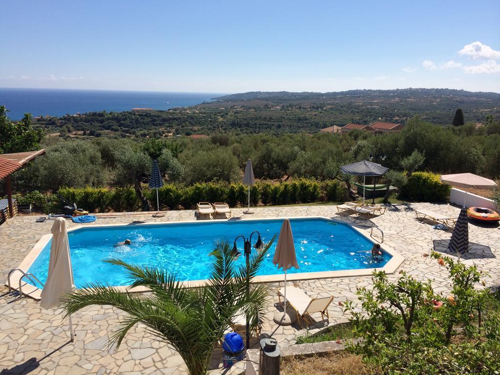 Manolia Daire Trapezaki (Kefalonia)