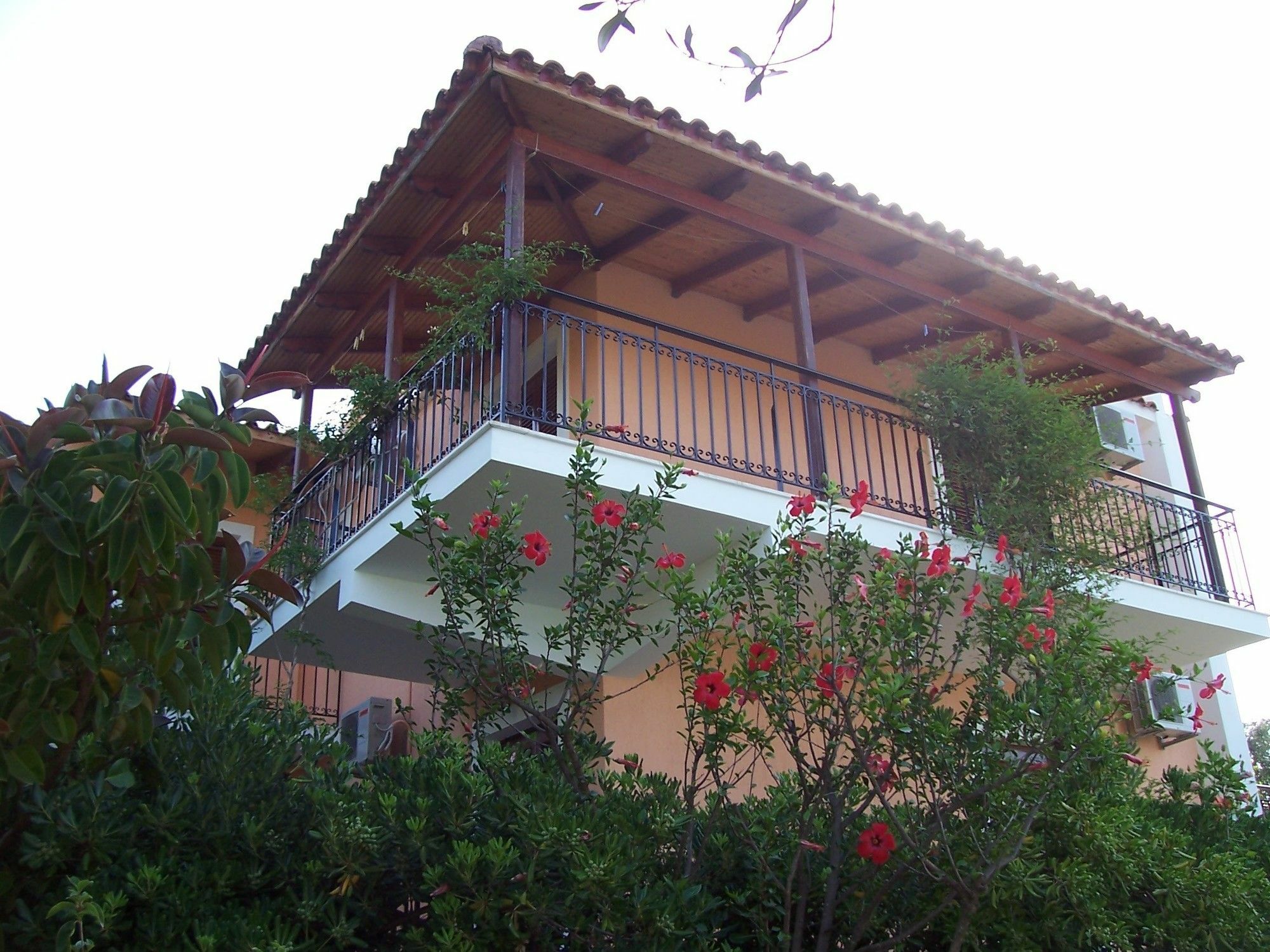 Manolia Daire Trapezaki (Kefalonia)