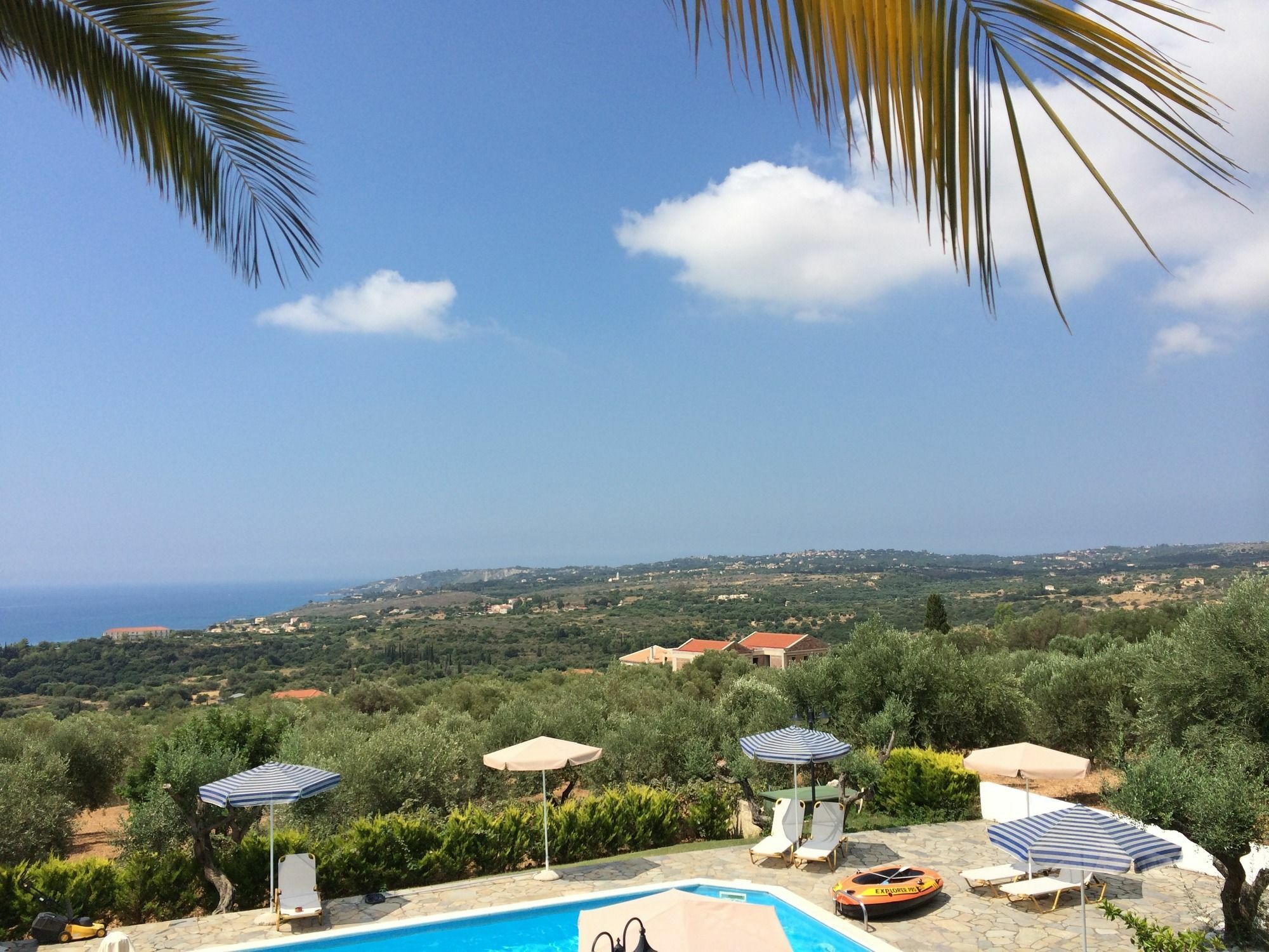 Manolia Daire Trapezaki (Kefalonia)